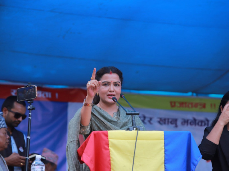 प्रचण्डमाथि रेखा थापाको कटाक्ष – त्यस्तालाई जनताले पाखा लगाउनुपर्छ